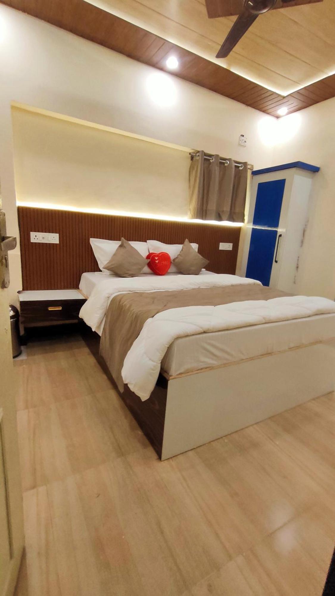 Hotel Sri Krishna Residency à Bénarès Extérieur photo
