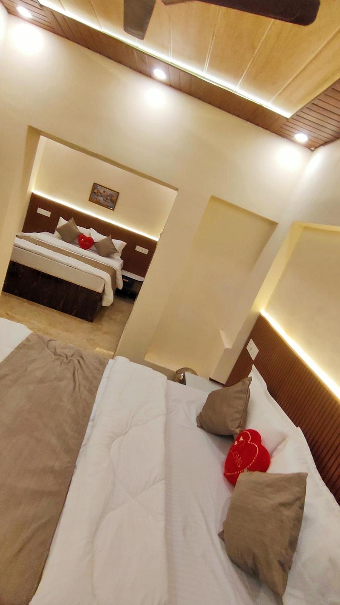 Hotel Sri Krishna Residency à Bénarès Extérieur photo