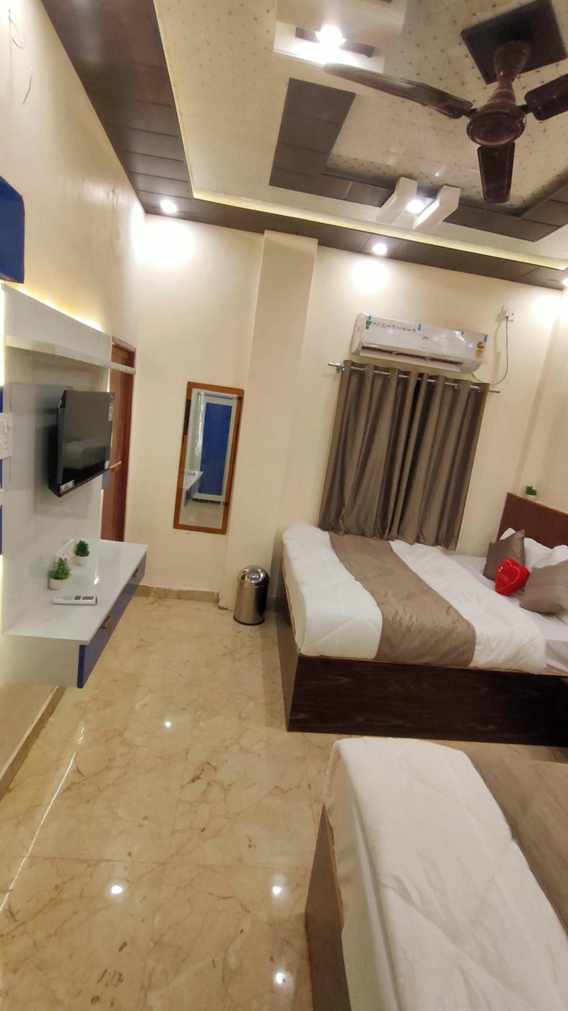 Hotel Sri Krishna Residency à Bénarès Extérieur photo