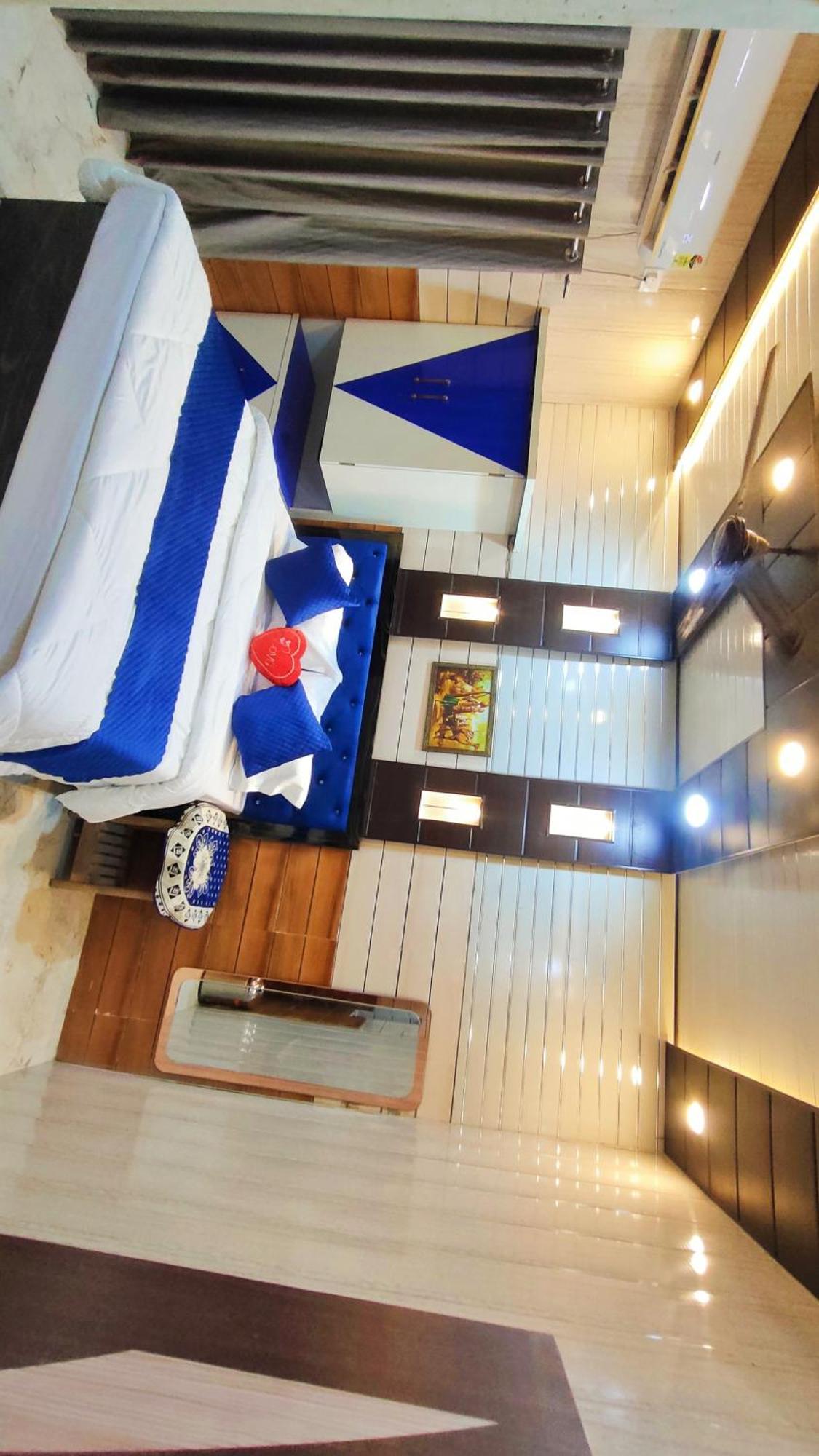 Hotel Sri Krishna Residency à Bénarès Extérieur photo