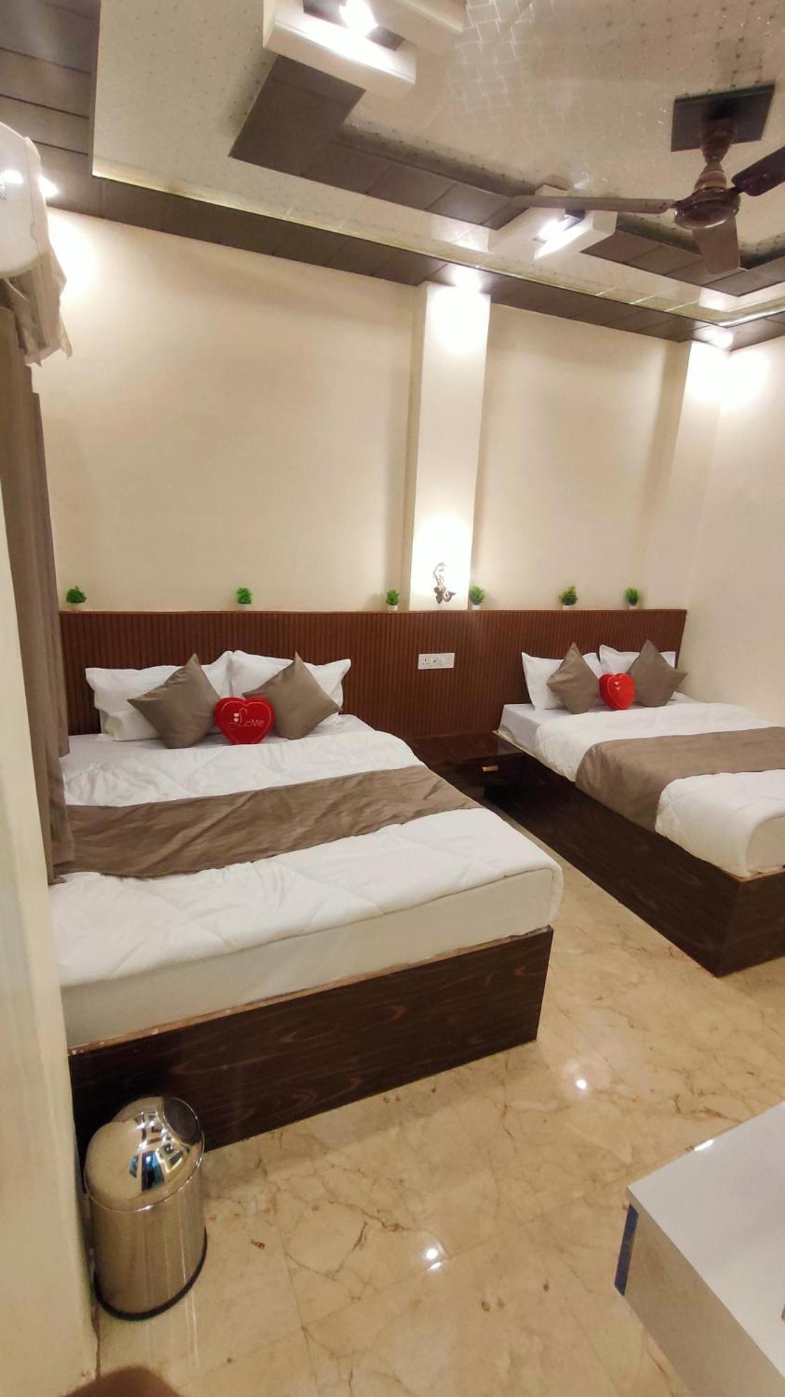 Hotel Sri Krishna Residency à Bénarès Extérieur photo