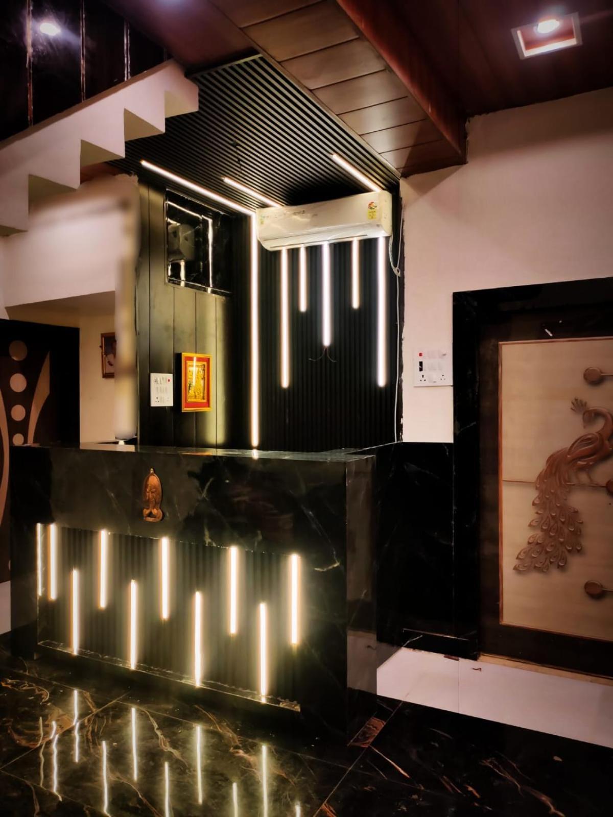 Hotel Sri Krishna Residency à Bénarès Extérieur photo