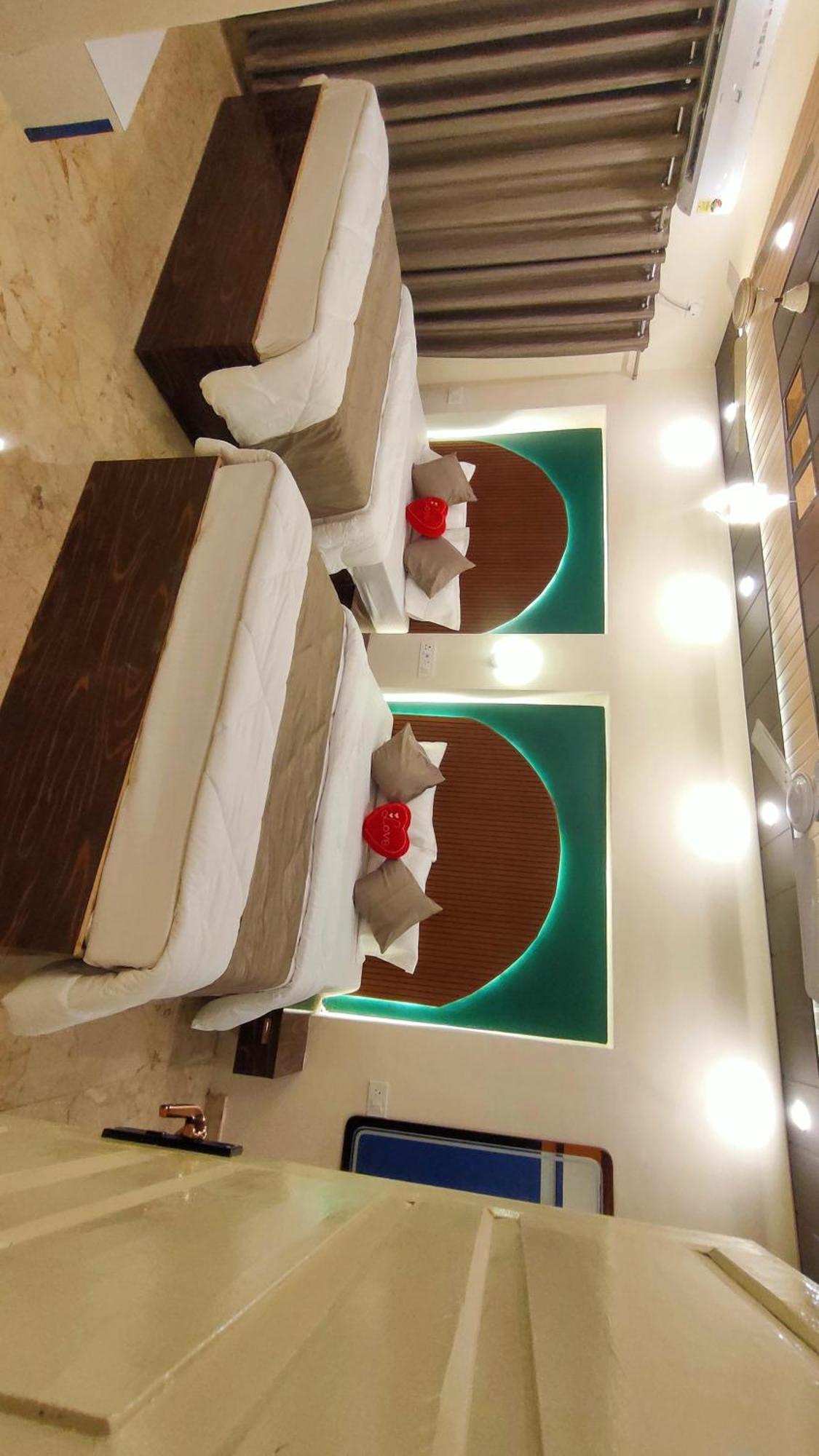 Hotel Sri Krishna Residency à Bénarès Extérieur photo