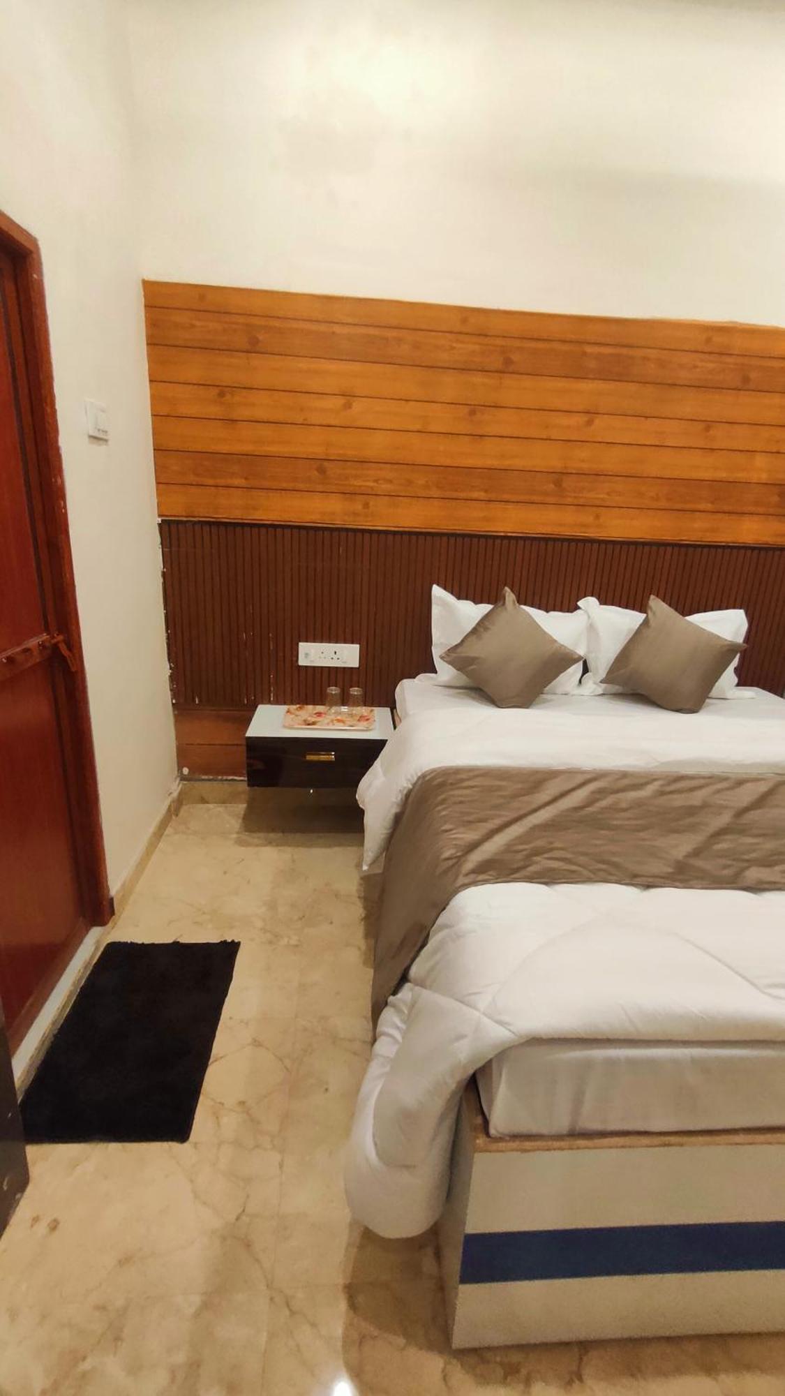 Hotel Sri Krishna Residency à Bénarès Extérieur photo