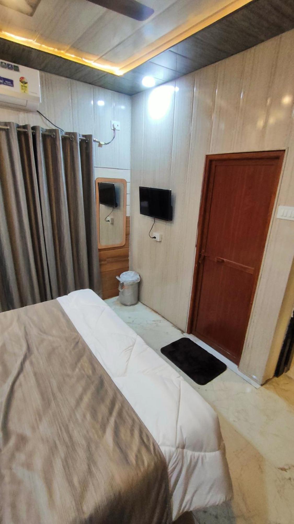 Hotel Sri Krishna Residency à Bénarès Extérieur photo