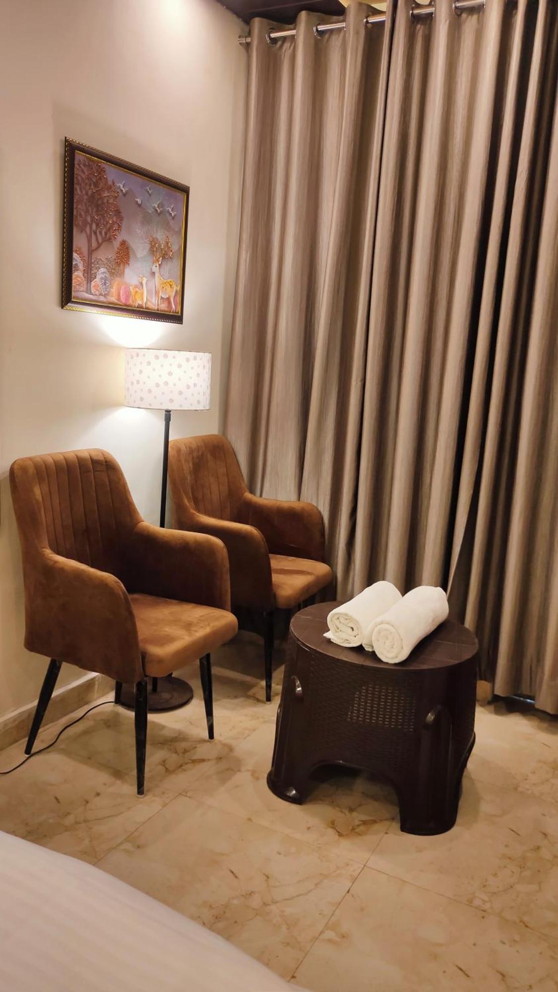 Hotel Sri Krishna Residency à Bénarès Extérieur photo